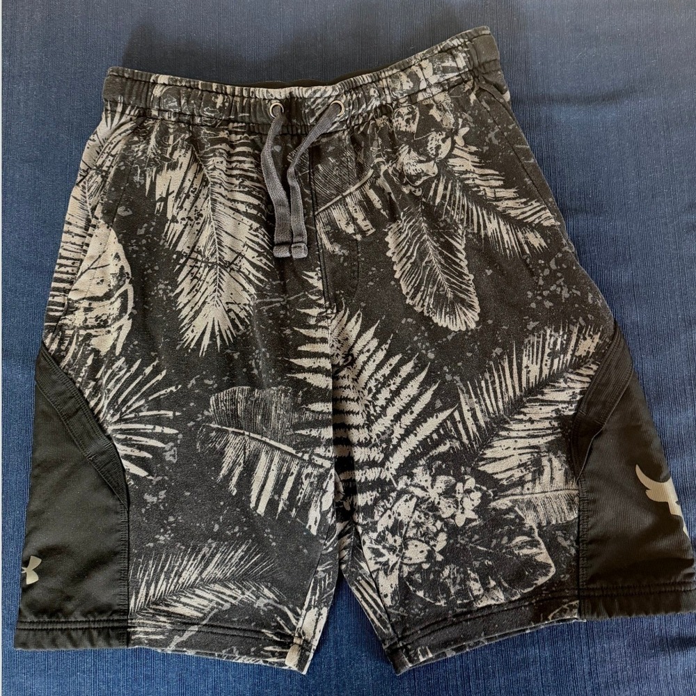 Under Armour Project Rock Shorts Mens Large Grey Palm Print Brahma Bull Gym Logo
